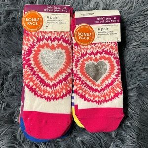 002 BOGO: buy 1 get 1 Assorted design 6 pack socks